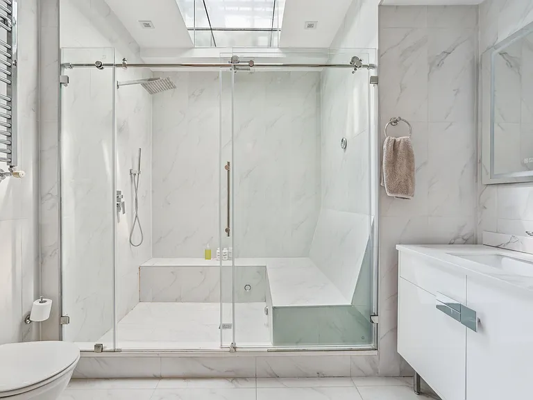 221 W 13th St #PENTHOUSE — Photo 6