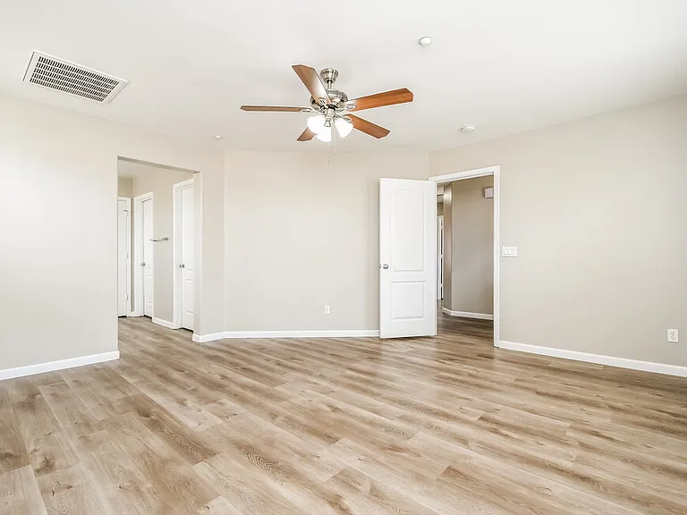 2707 E Bart St — Photo 11