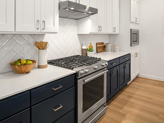4th image of 23556 SE Jasmine St