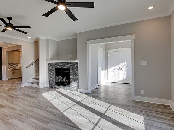 4th image of 701 Sandringham Ct Lot 17