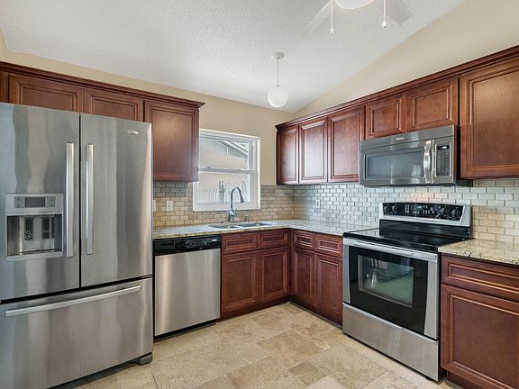 3rd image of 2529 Albaca Dr