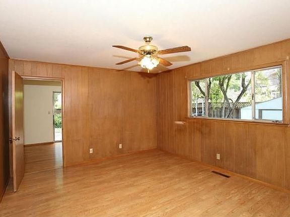 5th image of 3701 Oak Dr