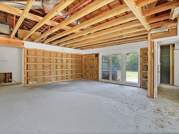 5th image of 7915 S Braeswood Blvd