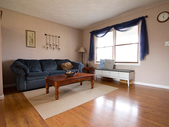 4th image of 24310 Lynn Dr