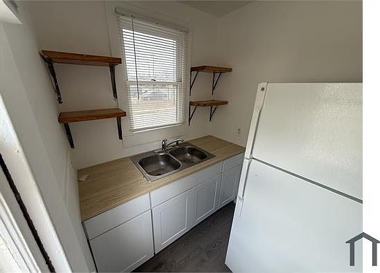 3rd image of 603 Gladstone #101