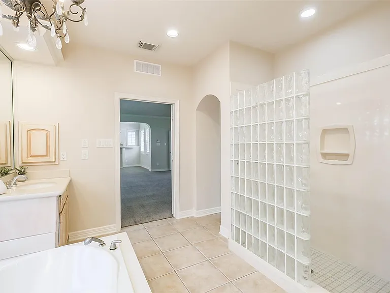 12411 Santiago Cove Ln — Photo 26