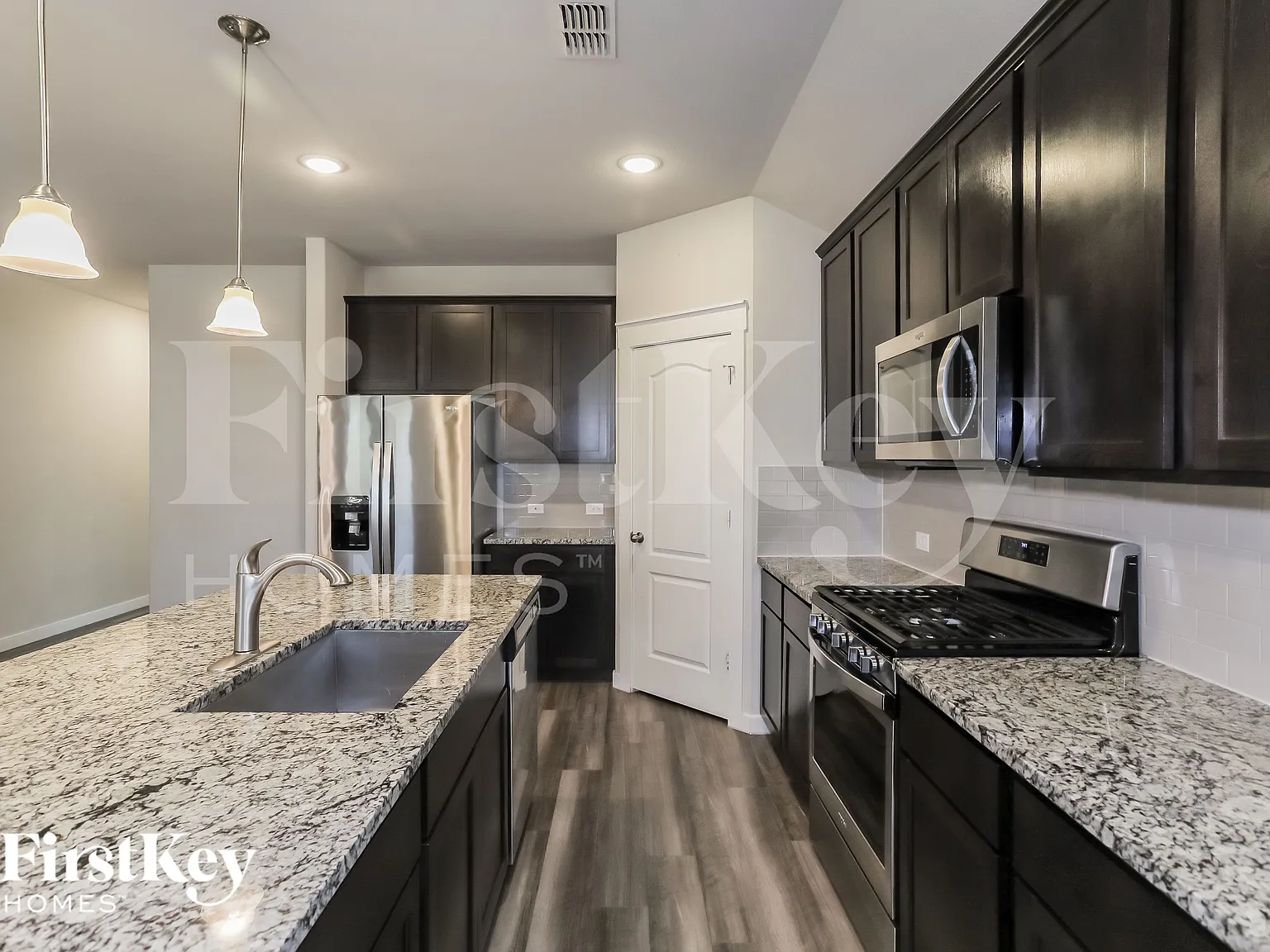 3 bed, 2.0 bath, 1674 sqft, $2,455 — Photo 4