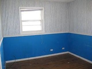 4th image of 1N735 Park Blvd