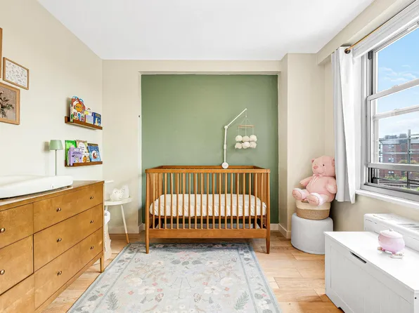 70-25 Yellowstone Boulevard image 10 of 34