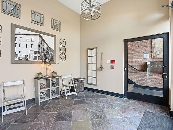 5th image of 401 W 1st Ave