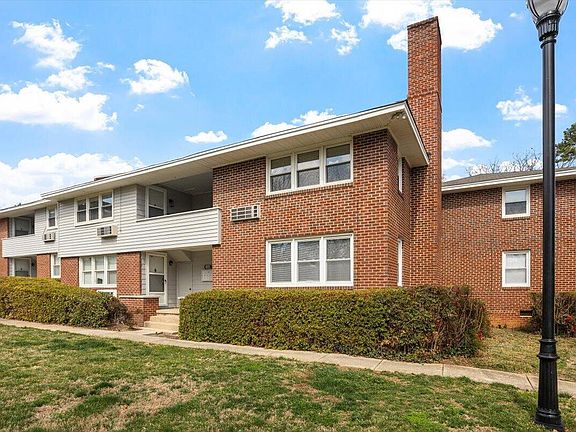 4th image of 805 Daniels St APT B