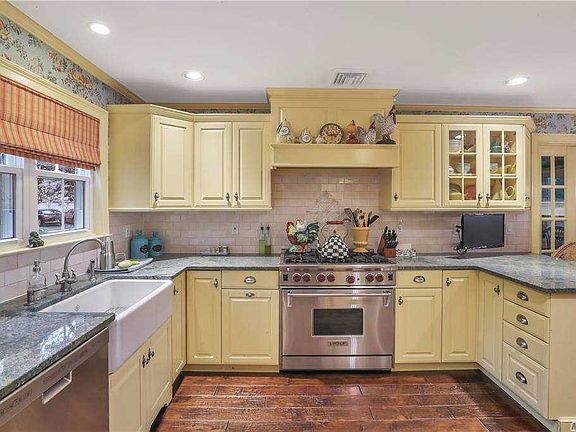 4th image of 19 Pasture Ln