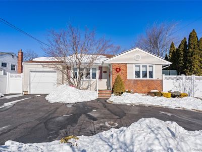 237 Linden Street, Massapequa Park, NY, 11762