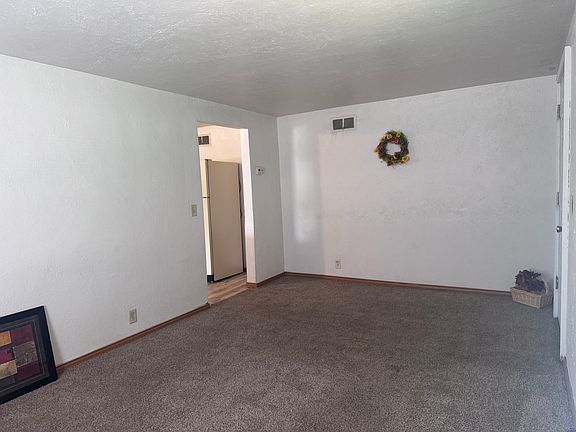 4th image of 700 W Division St #1/2