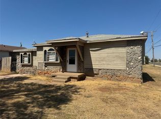 1409 E Hemlock St, Altus, OK 73521
