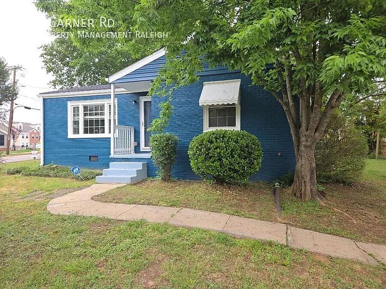 1301 Garner Rd — Photo 2