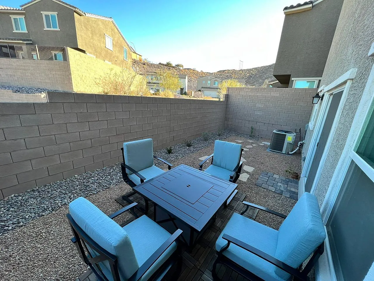 3 bed, 2.5 bath, 1286 sqft, $2,280 — Photo 4