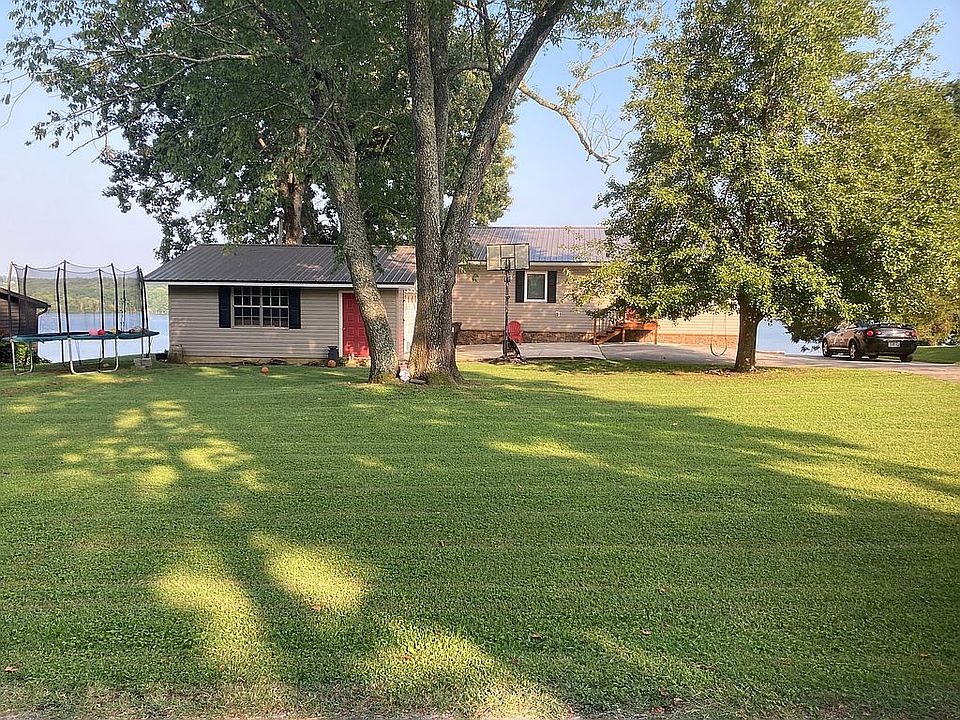 2nd image of 16006 Lakewood Dr