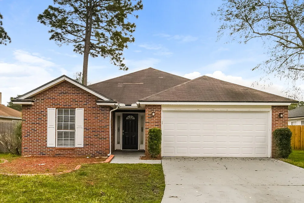 4 bed, 2.0 bath, 1761 sqft, $2,920 — Photo 1