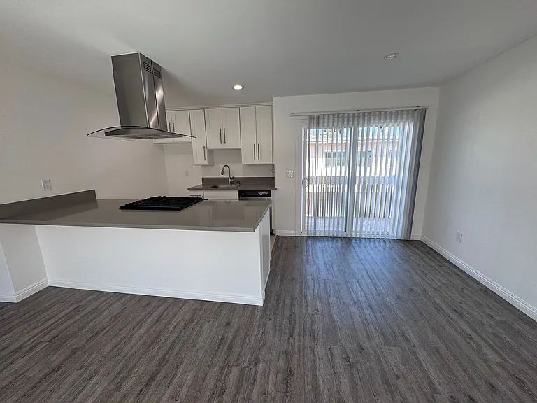 1808 MacKay Ln — Photo 2