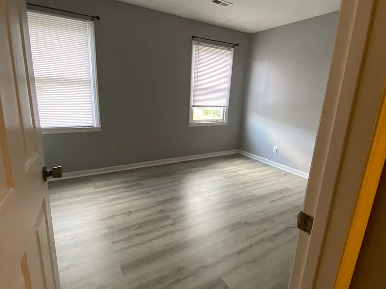 140 Lullwater Dr #B — Photo 5