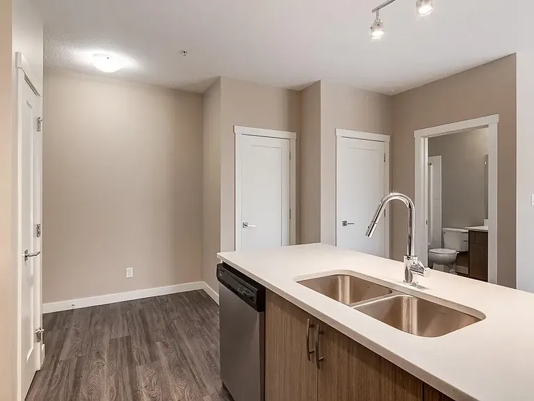 1104 Windermere Way SW — Photo 6