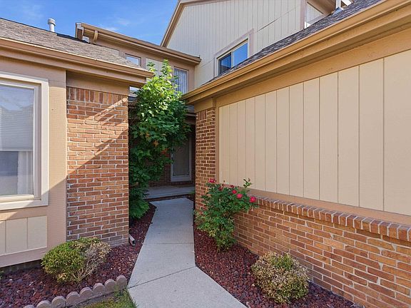 3rd image of 46860 High Meadows Ct