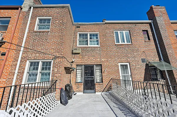 Sold by Julia Shildkret Real Estate Group | media 15
