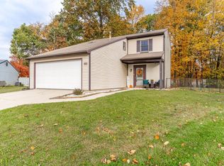 6613 Meadow Wood Pl, Fort Wayne, IN 46825