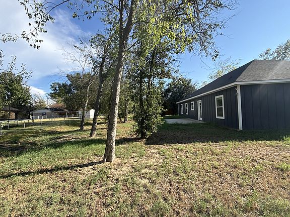 5th image of 180 N Oak Pl