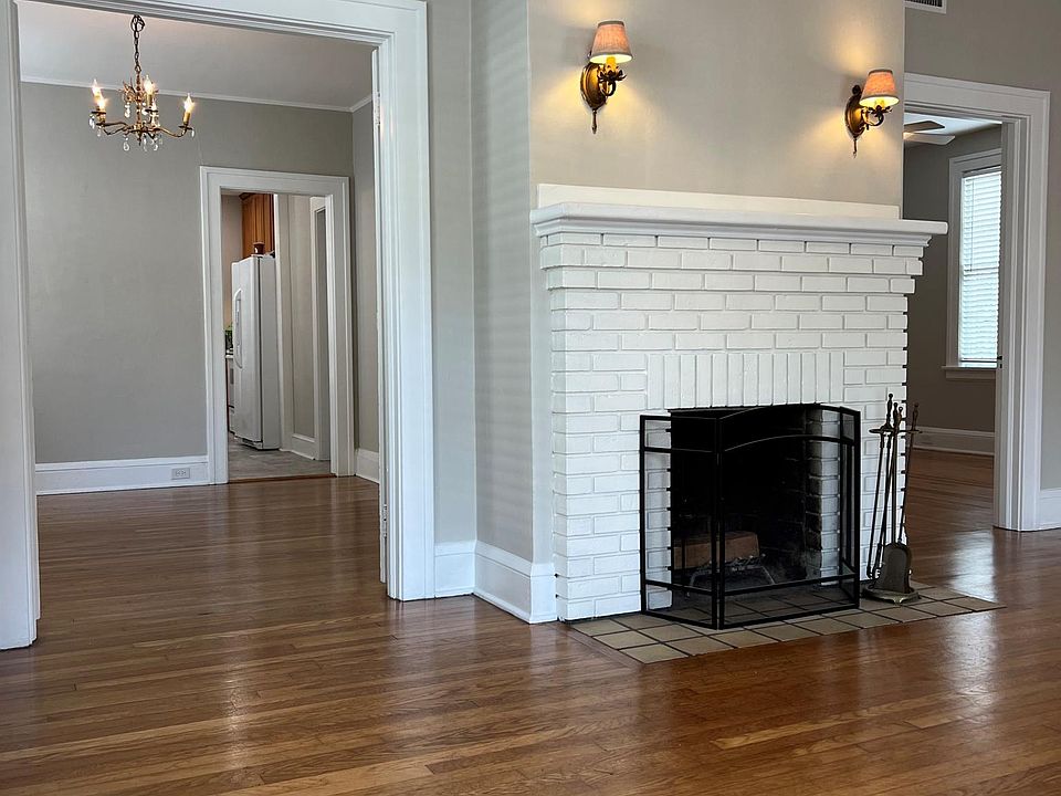 Fireplace/Living Room
