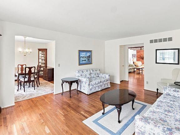 4th image of 7513 Golf Green Dr