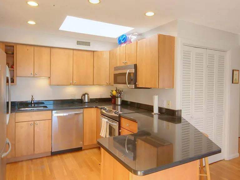 1 Lancaster St #9 — Photo 6