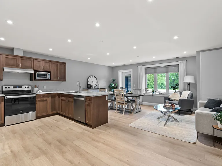 187 Victoria St W #202 — Photo 2