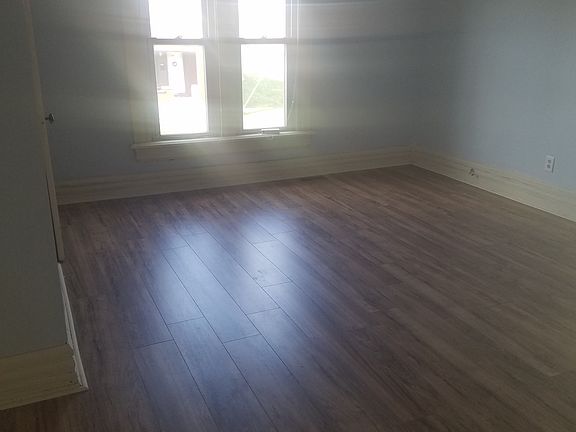 2nd image of 611 E 2nd Ave
