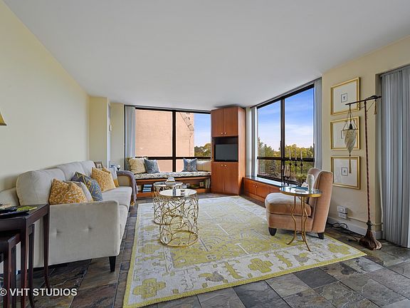 2nd image of 2020 N Lincoln Park W APT 3F