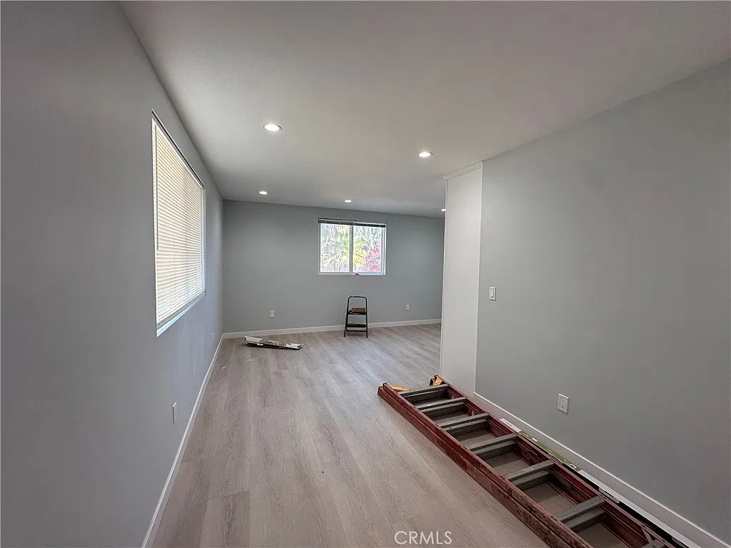 2 bed, 660 sqft, $2,200 — Photo 2