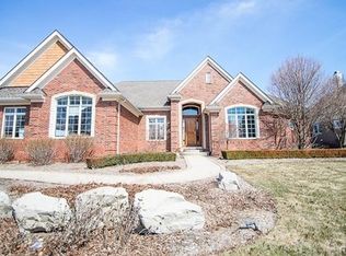445 Nairn Cir, Highland, MI 48357