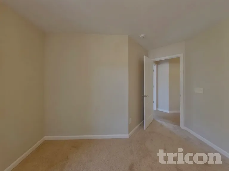 527 W Saddletree Dr — Photo 16
