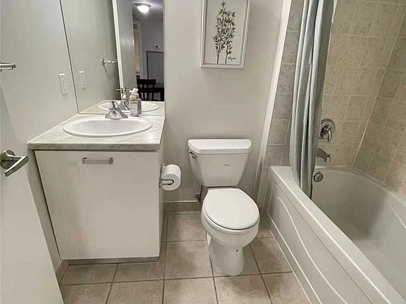 4th image of 38 Grenville St #609