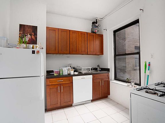 5th image of 131 Central Park N APT 3D