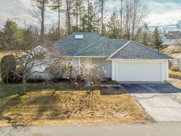 7 Skyline Way, Hartford, VT 05001