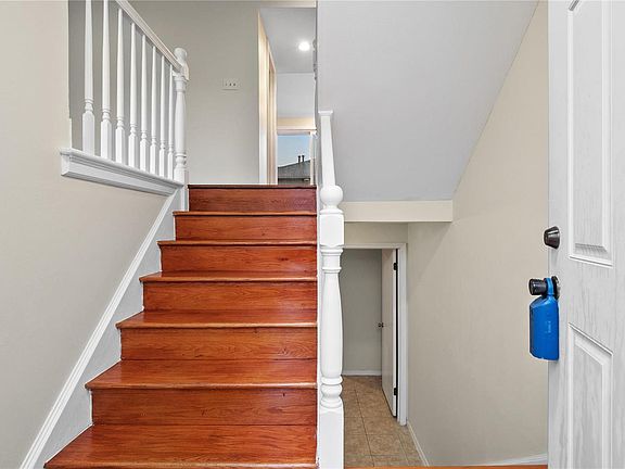 3rd image of 2222 Clayville Ct
