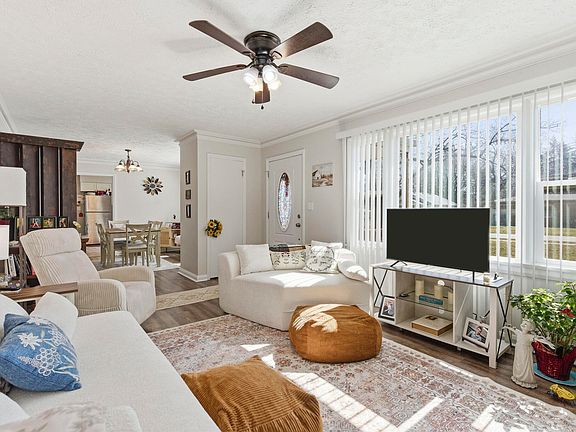 4th image of 733 W Kerr Street