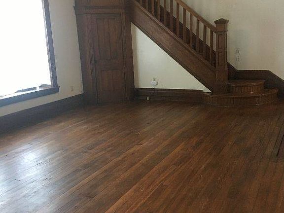 4th image of 110 Park St