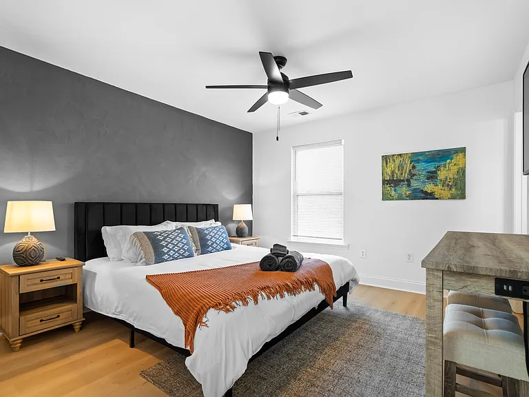 604 Julian St NW — Photo 3