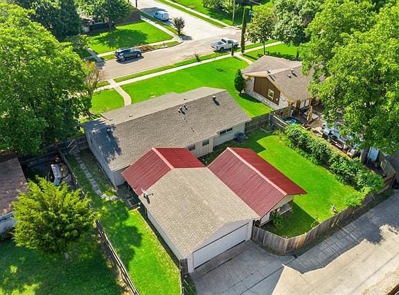 3rd image of 111 N Briarcrest Dr