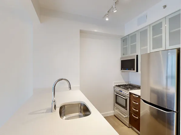 808 Columbus Avenue image 1 of 9