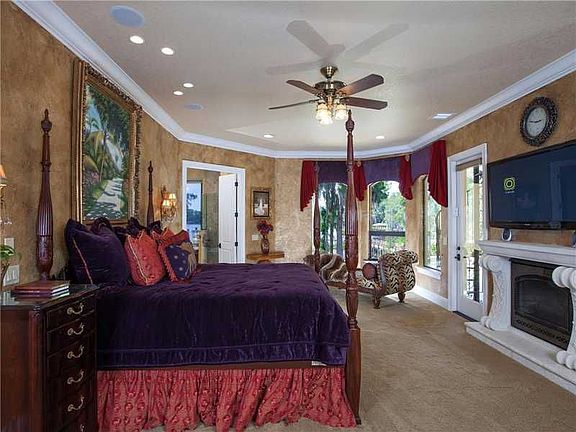3rd image of 9219 Foxhall Ct