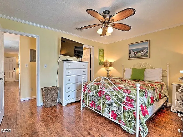 6829 Thomas Dr — Photo 2